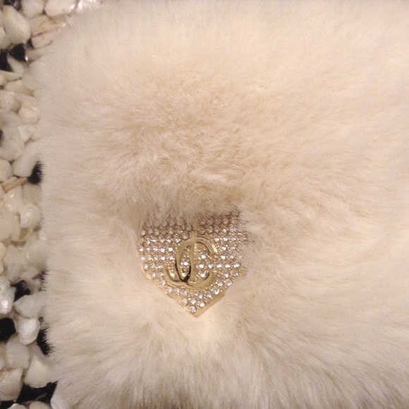Juicy Couture White Faux Fur Headband With a Gold Rhinestone Heart - Picture 2 of 2
